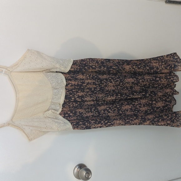 Hem & Thread dress with crochet top and knife pleat bottom - Picture 4 of 5